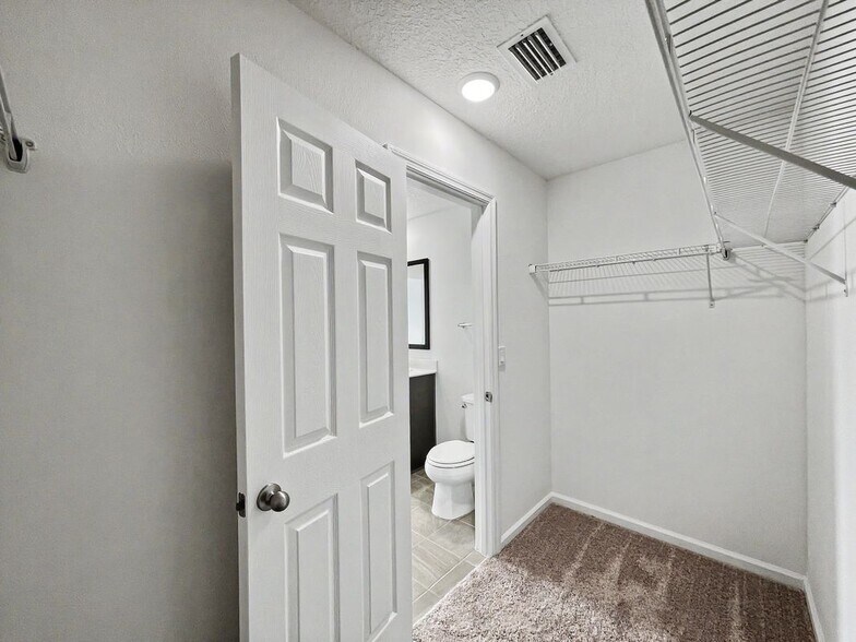 Building Photo - 55 Signet Cir