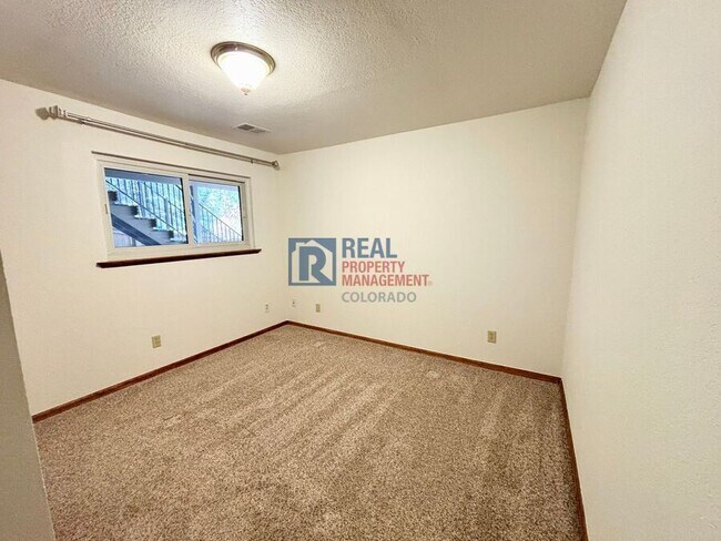 Building Photo - 9349 Waterford Ct