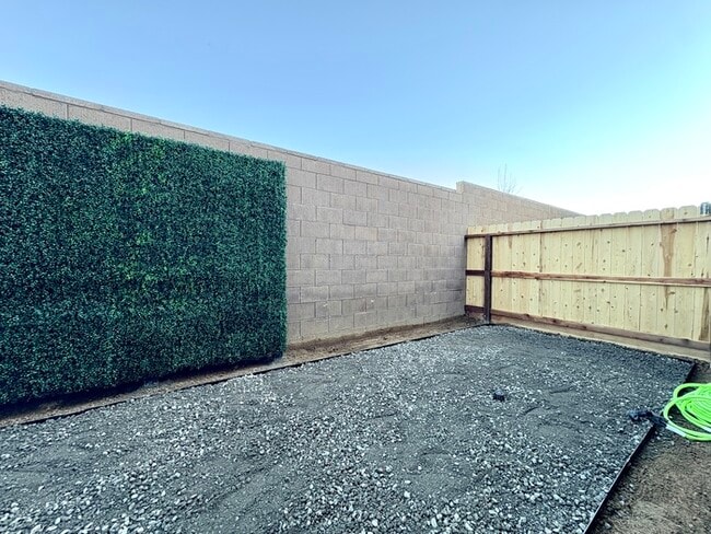 Building Photo - Beautiful Brand New SOLAR 3 bedroom 2.5 Bathroom Just Built in Lincoln CA!