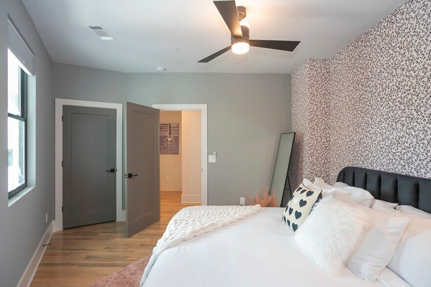 Building Photo - 1700 19th Ave S