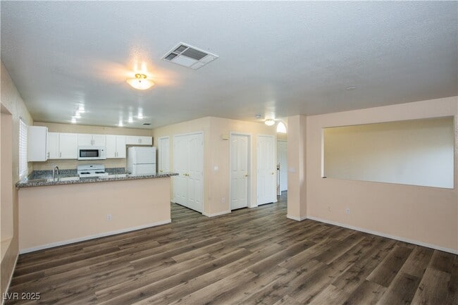 Building Photo - 7820 Paper Flower Ct