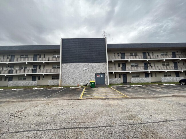 Building Photo - 8020 Fairview Dr