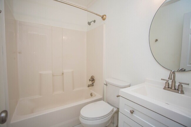 Building Photo - Move-In Ready! Stunning Home with Modern U...