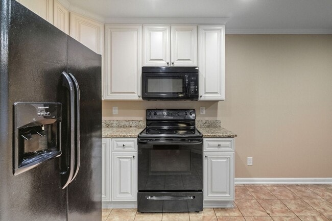 Building Photo - Charming 3BR House with Big bonus room ove...