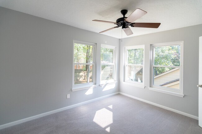 Building Photo - 10 Coralvine Ct