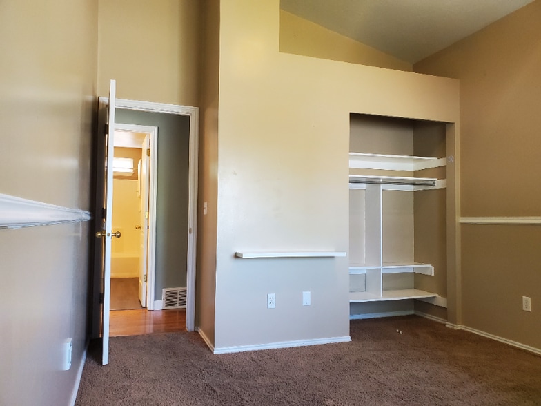 Building Photo - 864 E 980 N