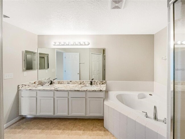 Building Photo - 4655 Doral Park Ave