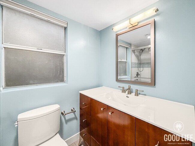 Building Photo - Charming 2BD/2BA Condo in Hillcrest W/ W/D...