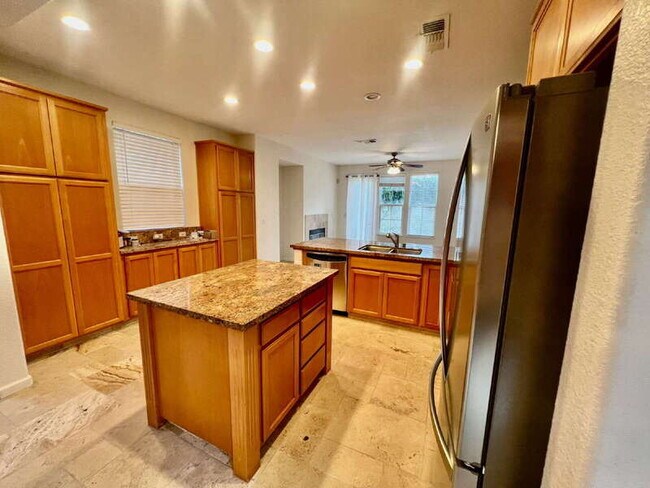 Building Photo - 668 Granite Ln