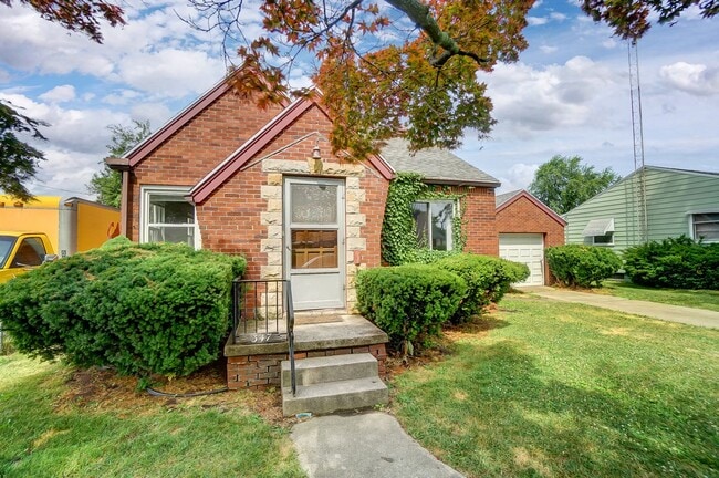 Building Photo - 347 Darrow Ave