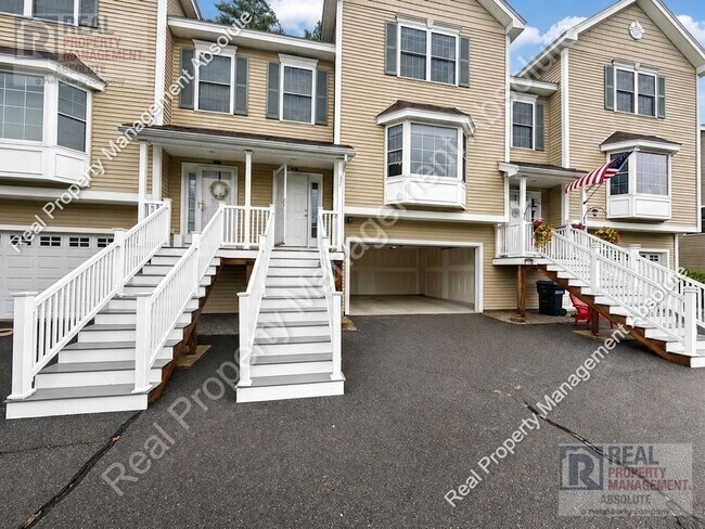 Building Photo - Prime Hudson Location: 3-Bed Townhouse Beside Benson’s Park