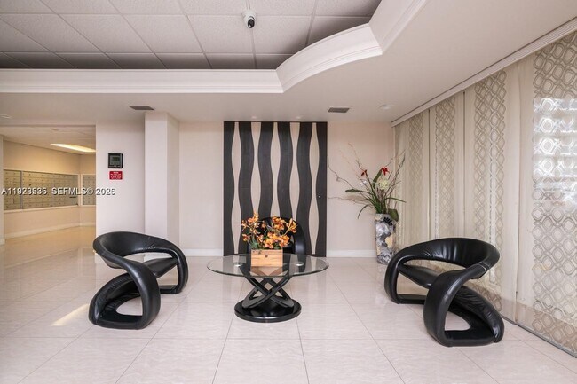 Building Photo - 1833 S Ocean Dr