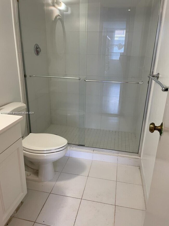 Building Photo - 150 Ocean Ln Dr