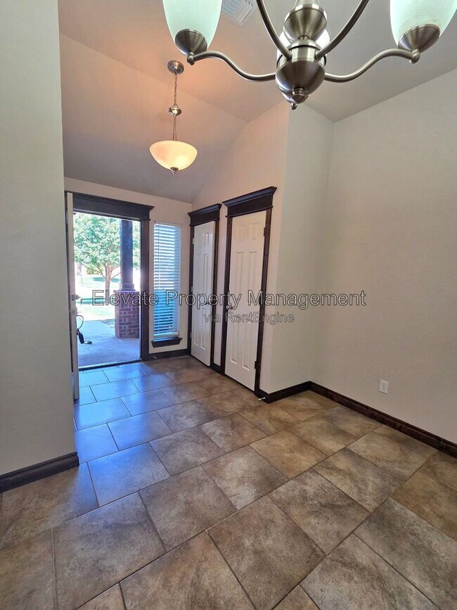 Building Photo - 2300 Starwood Wy
