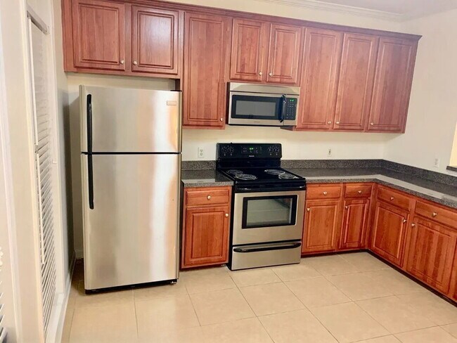 Building Photo - "Charming 2-Bed Oasis with 2.5 Baths on Ed Temple Blvd, Nashville – Cozy Living Awaits!"