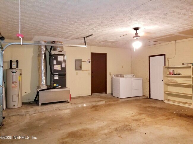 Building Photo - 2758 Oakdale Dr W