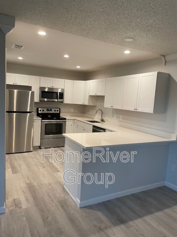 Building Photo - 67 Windtree Ln