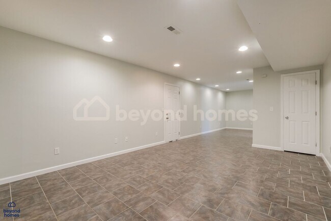 Building Photo - Amazing Move-In Ready 3-Bed 3-Bath Home - Looking for You!