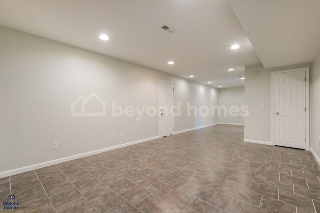 Building Photo - Move-In Ready Ranch with Huge Garage & Finished Basement