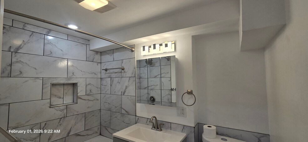 Building Photo - 3110 N Western Ave