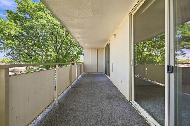 Building Photo - $1,670.95 with $300 Off the first month's rent - 2 Beds, 1.5 Bath, Condo in Denver with Balcony!