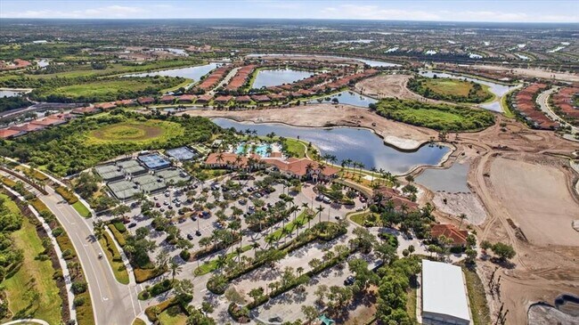 Building Photo - 10792 Tarflower Dr