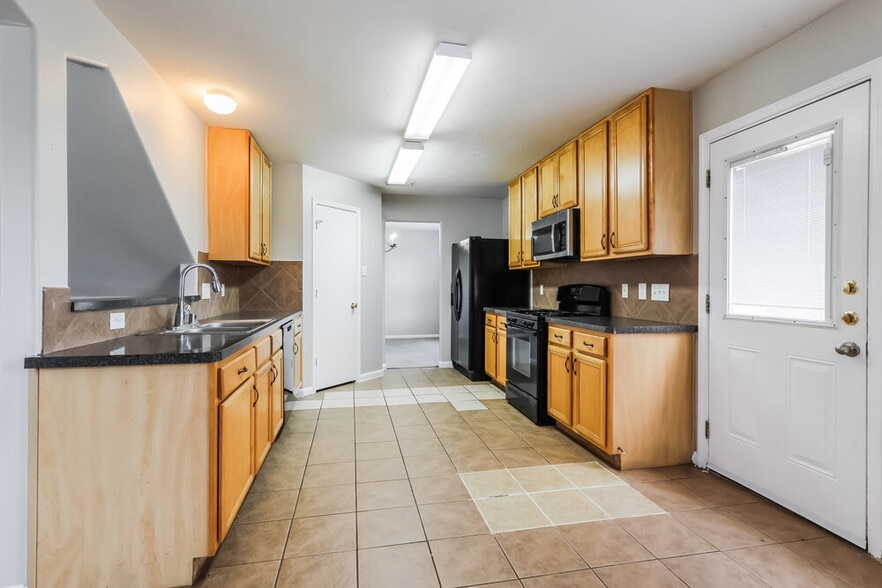 Building Photo - 25306 Barmby Dr