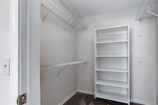 Building Photo - 706 Meghan St