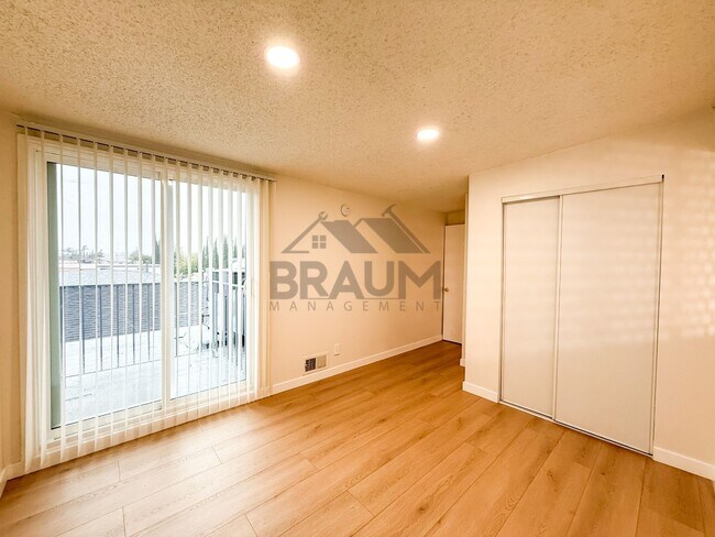 Building Photo - 13347 Victory Blvd