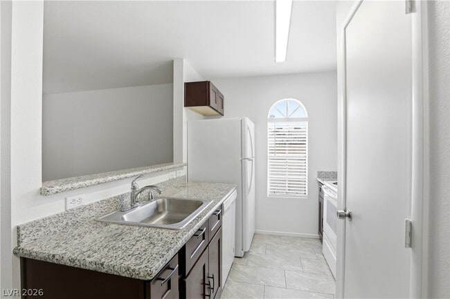 Building Photo - 3683 Lucido Dr