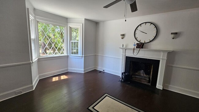 Building Photo - 323 Pine Grove Dr