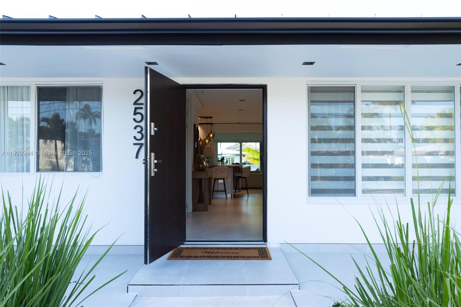 Building Photo - 2537 SE 10th Ct