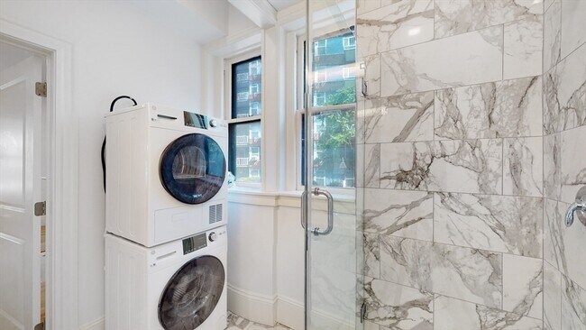 Building Photo - 2 Brimmer St