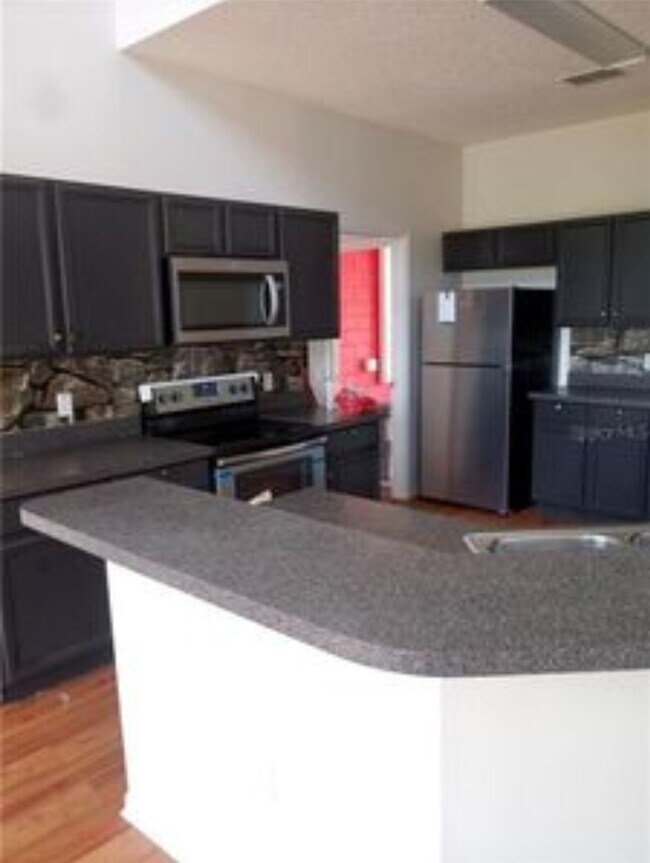 Building Photo - 148 Columbia Dr