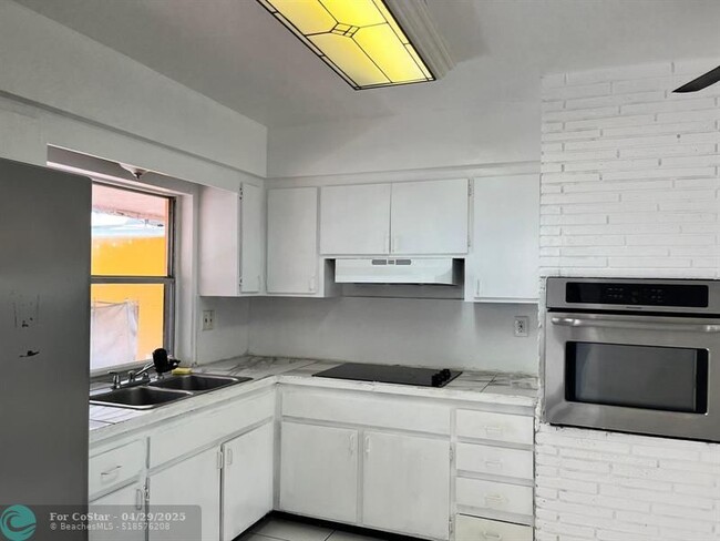 Building Photo - 7941 Plantation Blvd