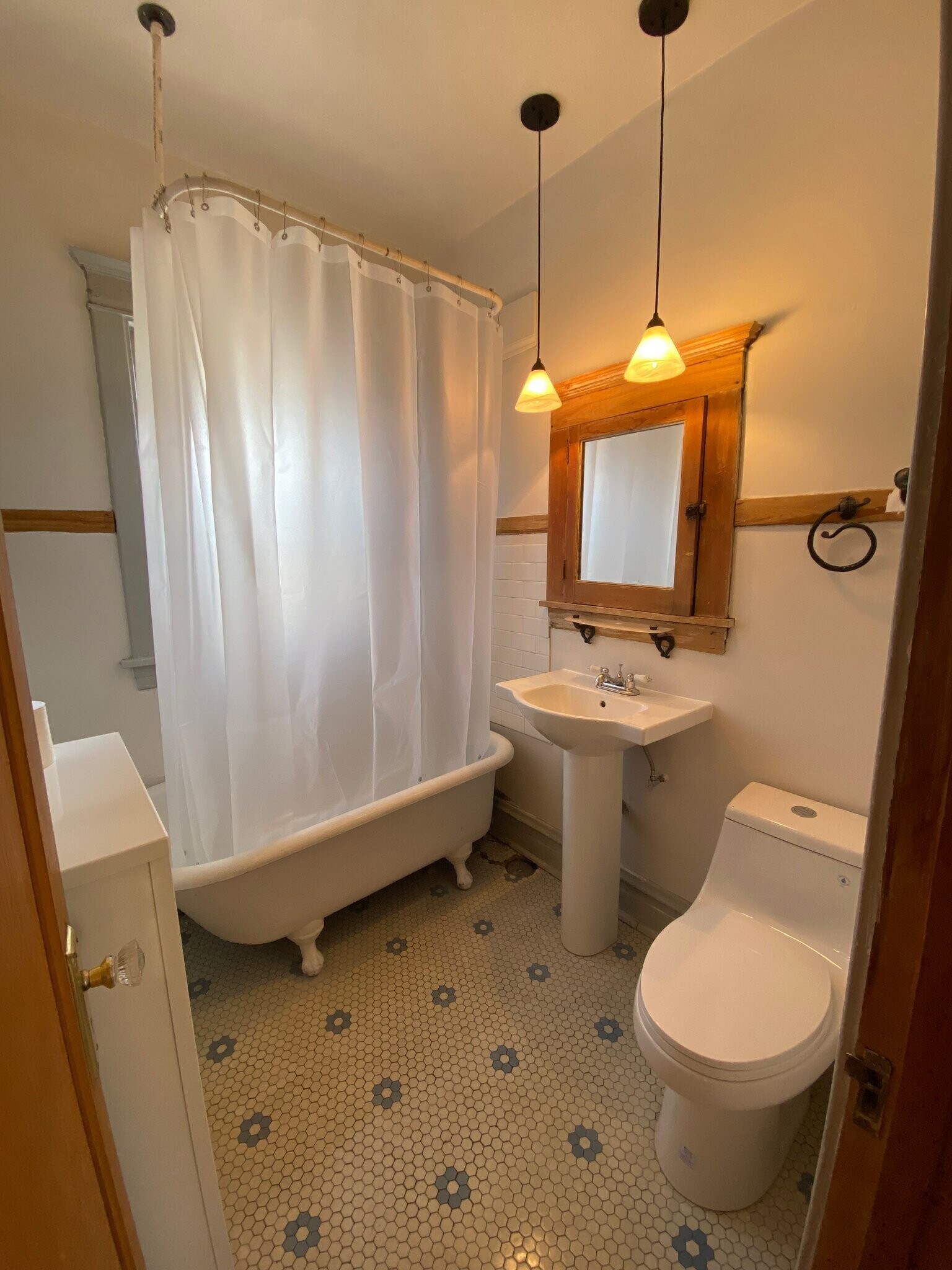 Building Photo - 607 N Humphrey Ave