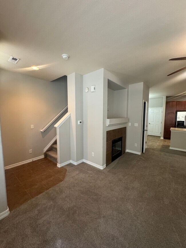 Building Photo - Updated Townhome in North Colorado Springs