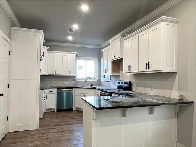 Building Photo - 3309 SW Stoneway Ave