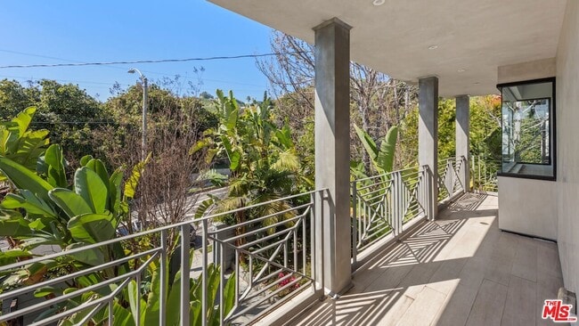 Building Photo - 1724 N Sierra Bonita Ave