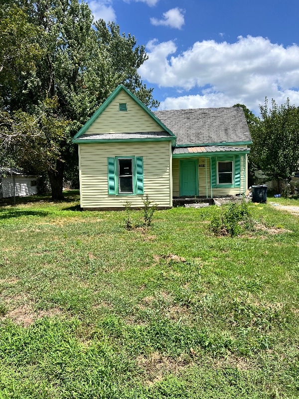 Building Photo - 411 N Pottenger Ave