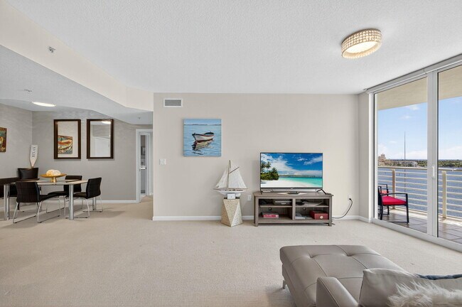 Building Photo - 1551 N Flagler Dr