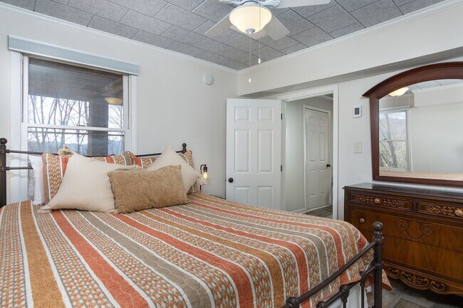 Building Photo - Montreat Rental-Lower Level Apartment! **Utilites included!