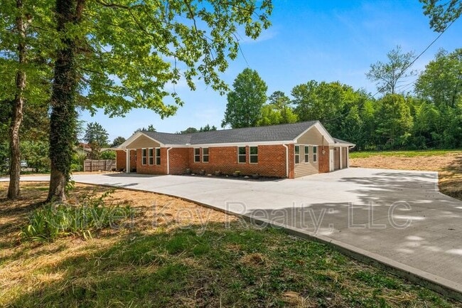 Building Photo - 144 Co Rd 575