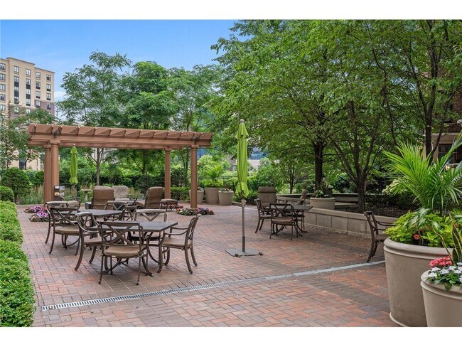 Building Photo - 500 500 E Grant St