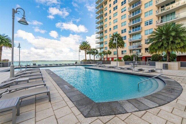 Building Photo - 1155 Brickell Bay Dr