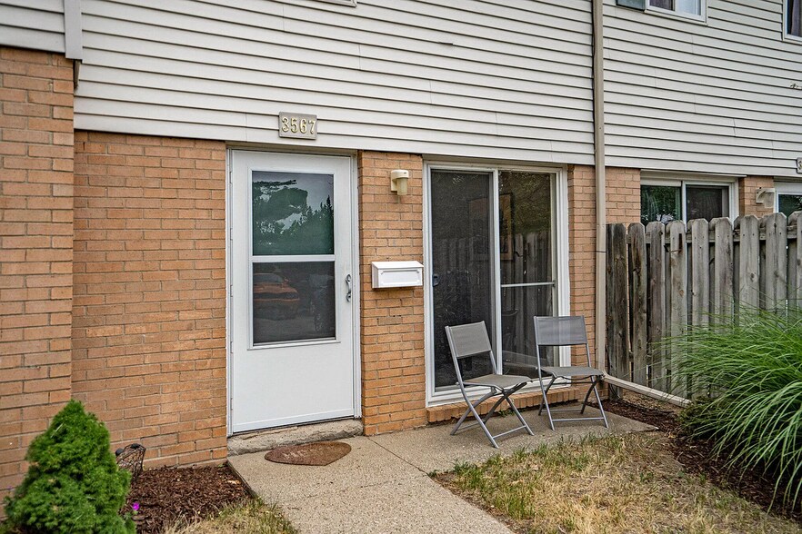 Building Photo - 3567 Kenbrooke Ct