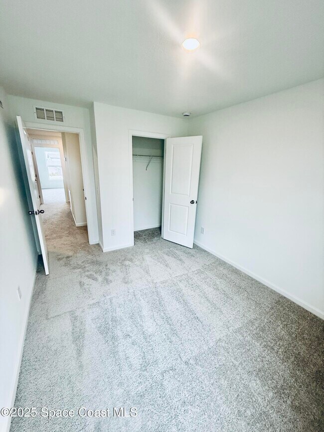 Building Photo - 1858 Bluewater Ln