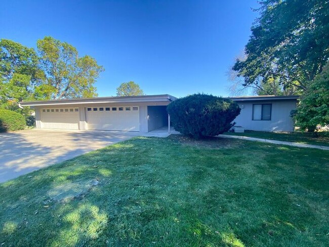 Building Photo - $1,100 | 2 Bedroom, 1 Bathroom House | PET...