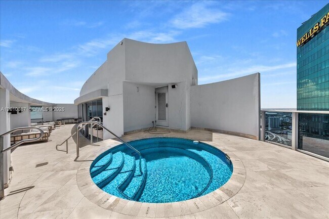 Building Photo - 200 Biscayne Blvd Way