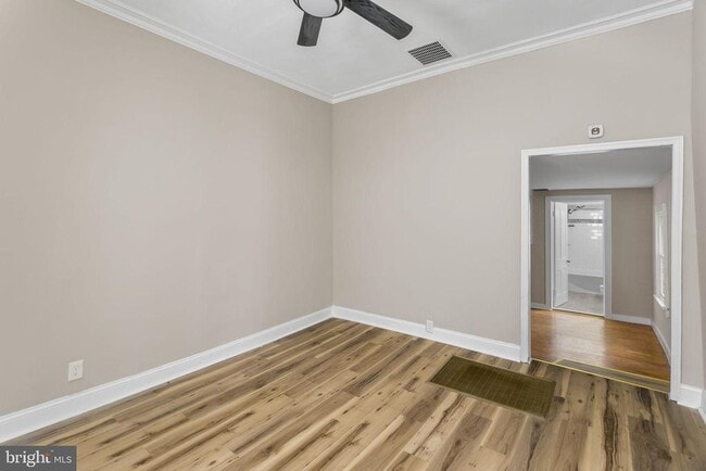 Building Photo - 22 Thompson St